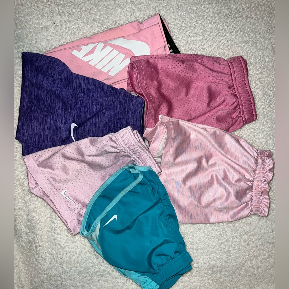 9 pieces of Nike items! Bottoms and tops!